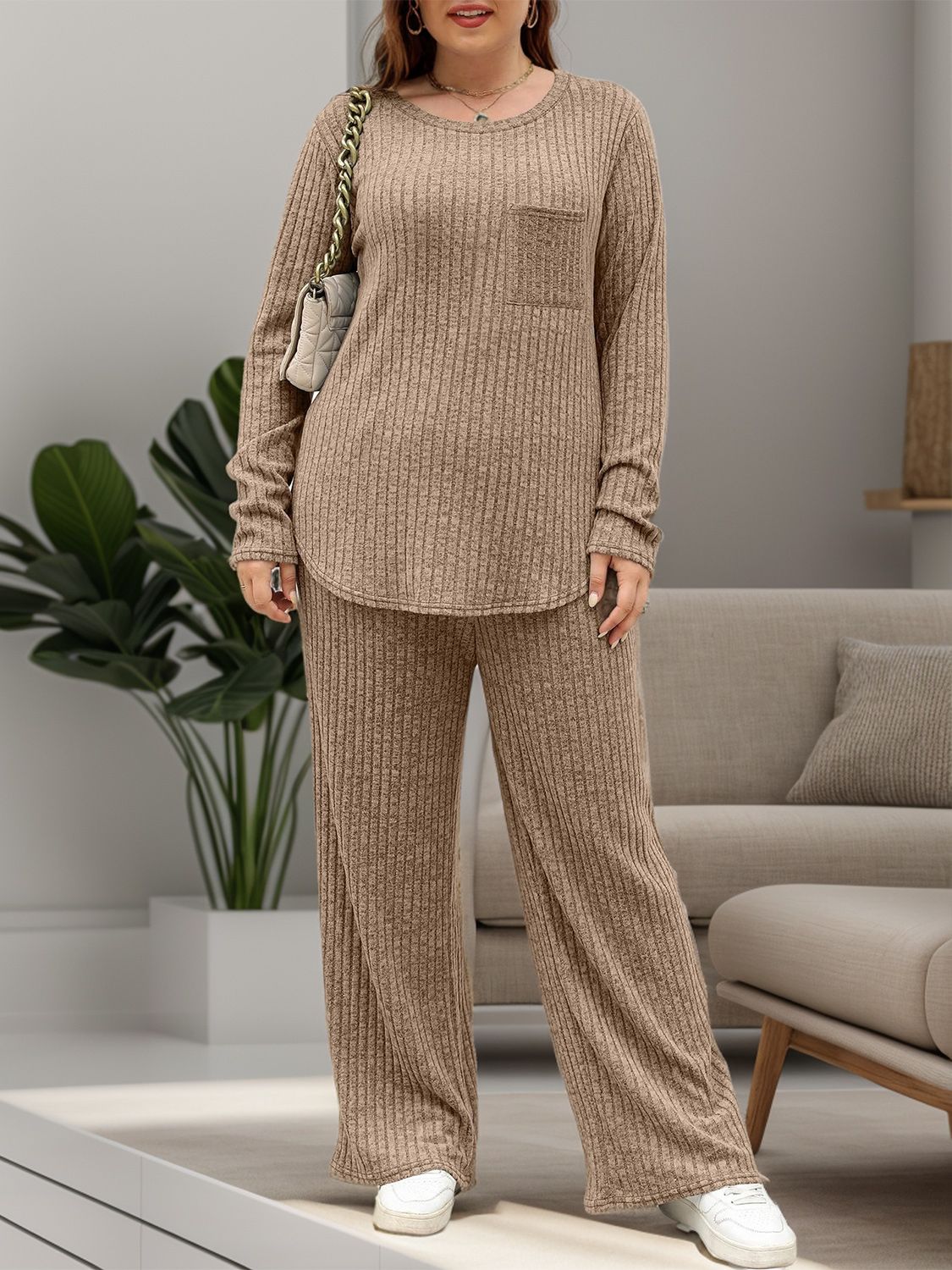 Ensemble haut à manches longues et pantalon à col rond