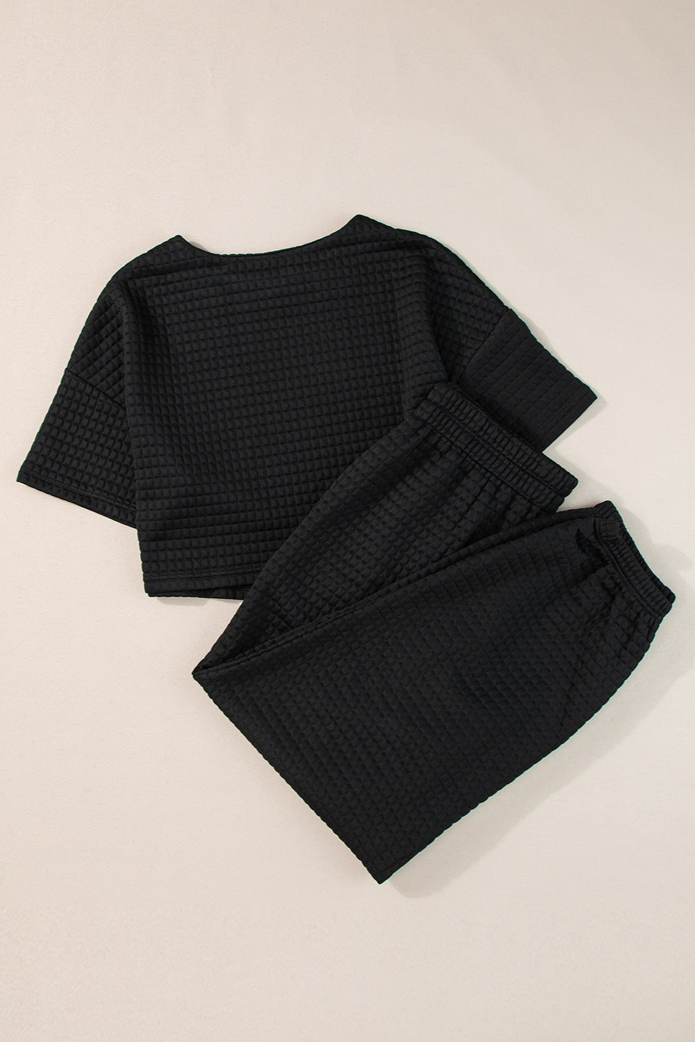 Ensemble haut à manches courtes et col rond et pantalon à taille élastique