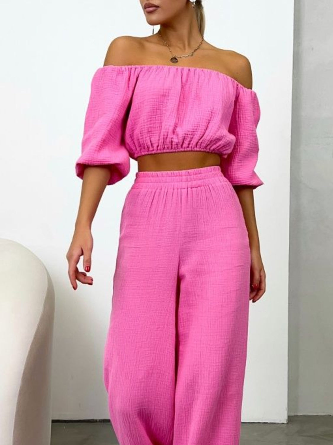 Ensemble haut à manches longues et pantalon à épaules dénudées
