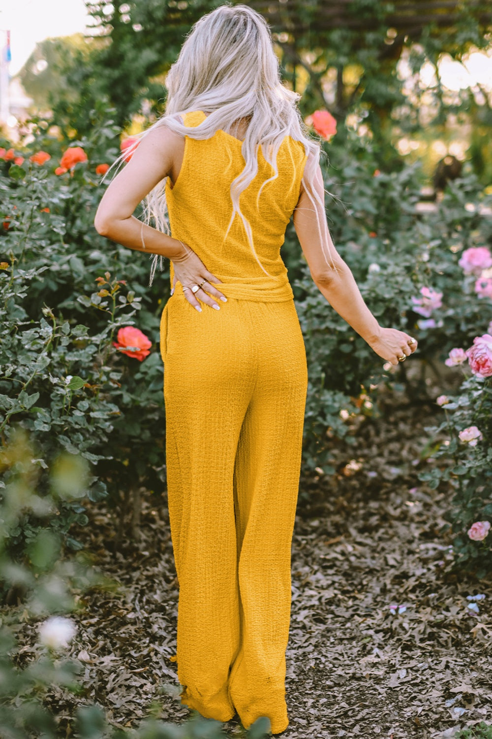 Ensemble haut à col rond texturé et pantalon large