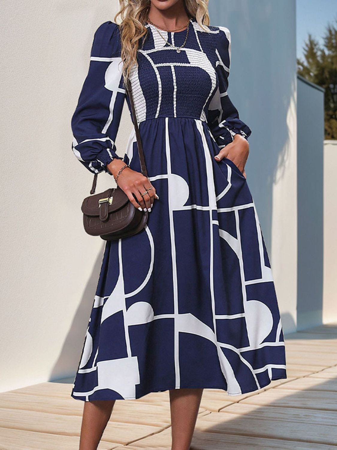 Robe mi-longue à manches longues et blocs de couleurs