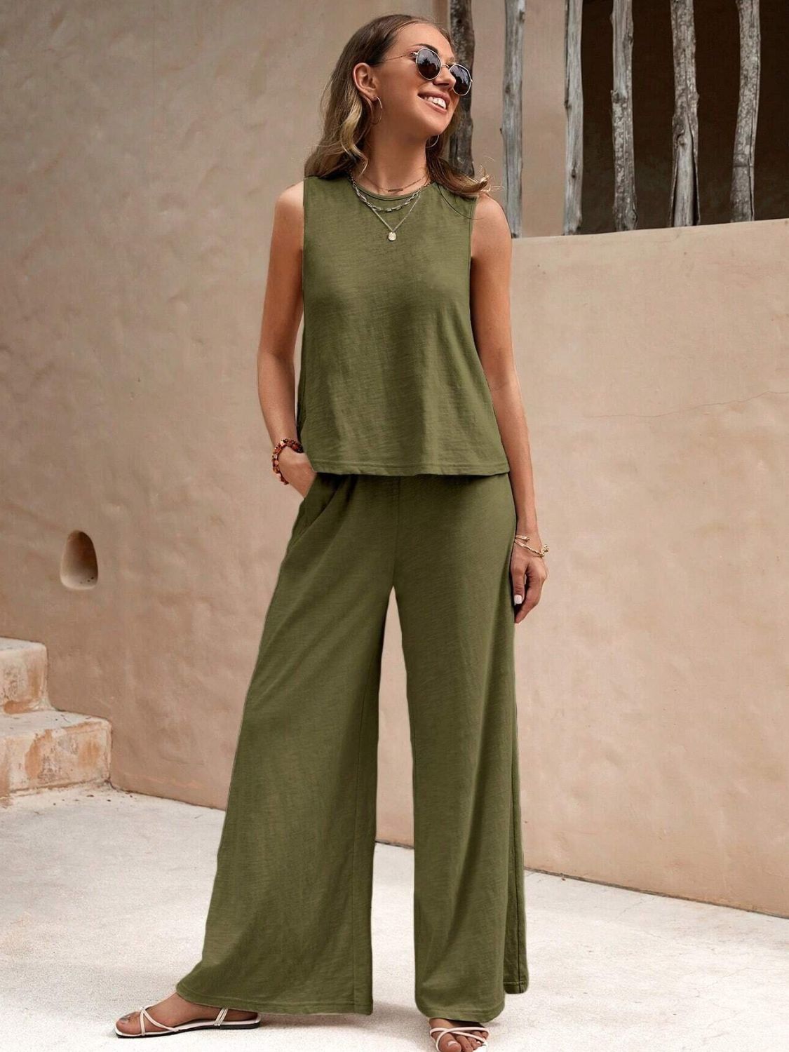 Ensemble haut sans manches à col rond et pantalon large