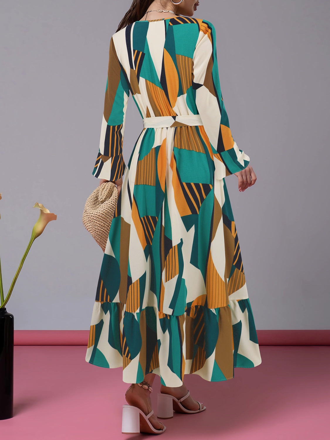 Robe imprimée à manches longues et ourlet à volants
