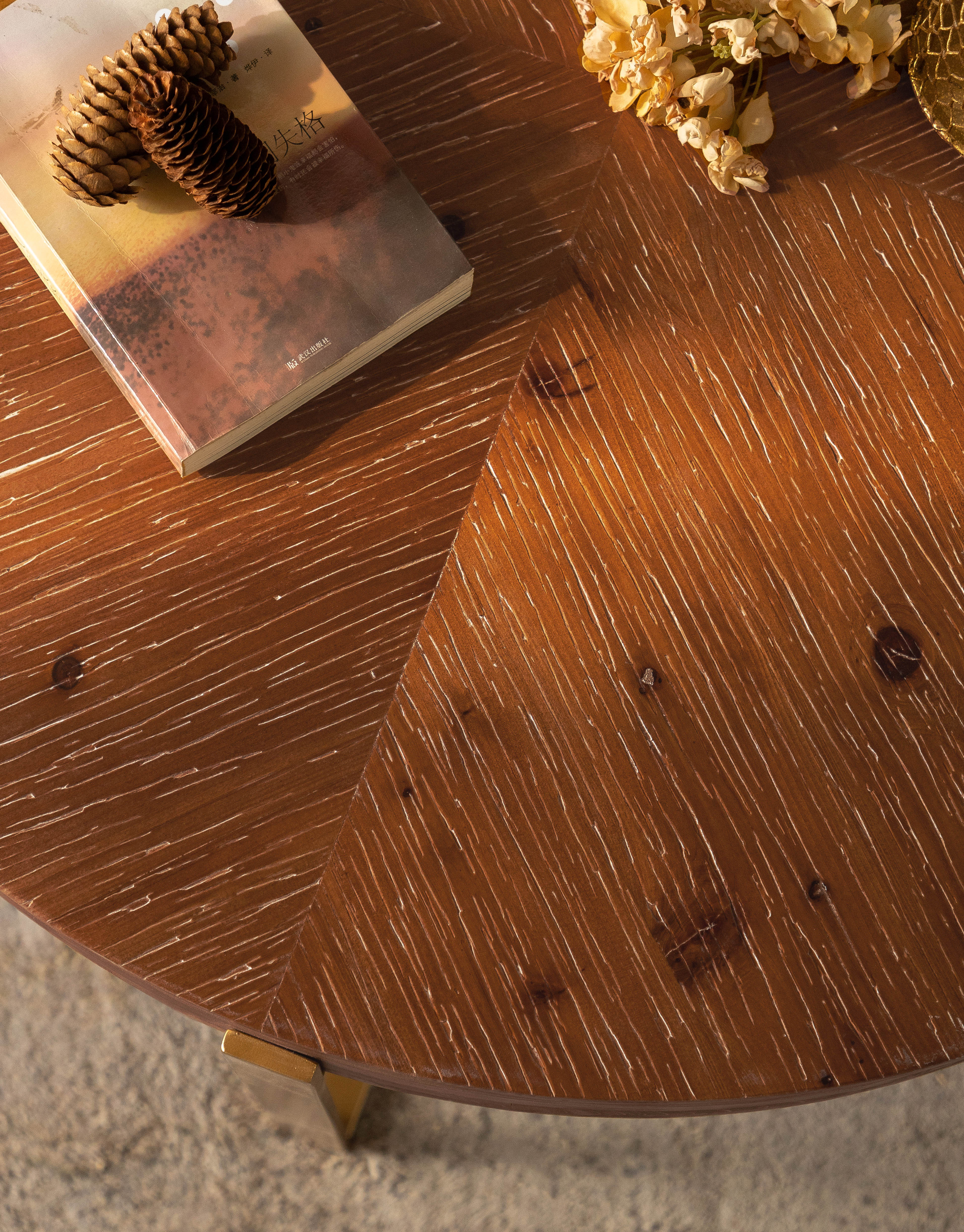 Table basse ronde moderne rétro de 33,86 pouces, plateau en bois de sapin avec pieds croisés dorés (même référence : W757126236)