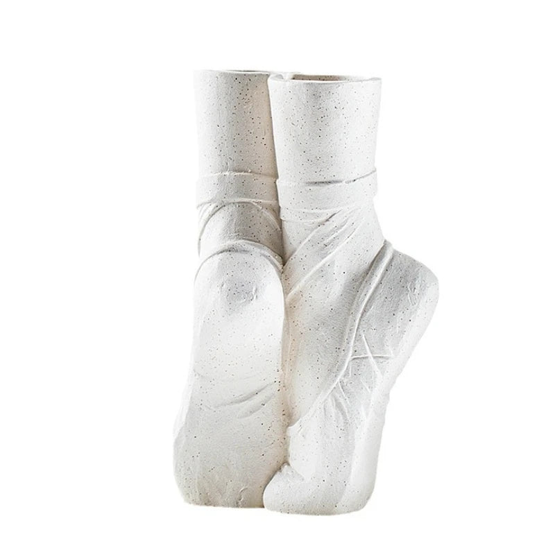 Vase en céramique, chaussures de ballet, danseuse, portrait réaliste, sculpture, vase à fleurs, arrangement floral, artisanat, décoration de la maison, accessoires