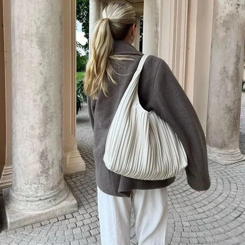 Veste courte à manches longues et col en laine croisé