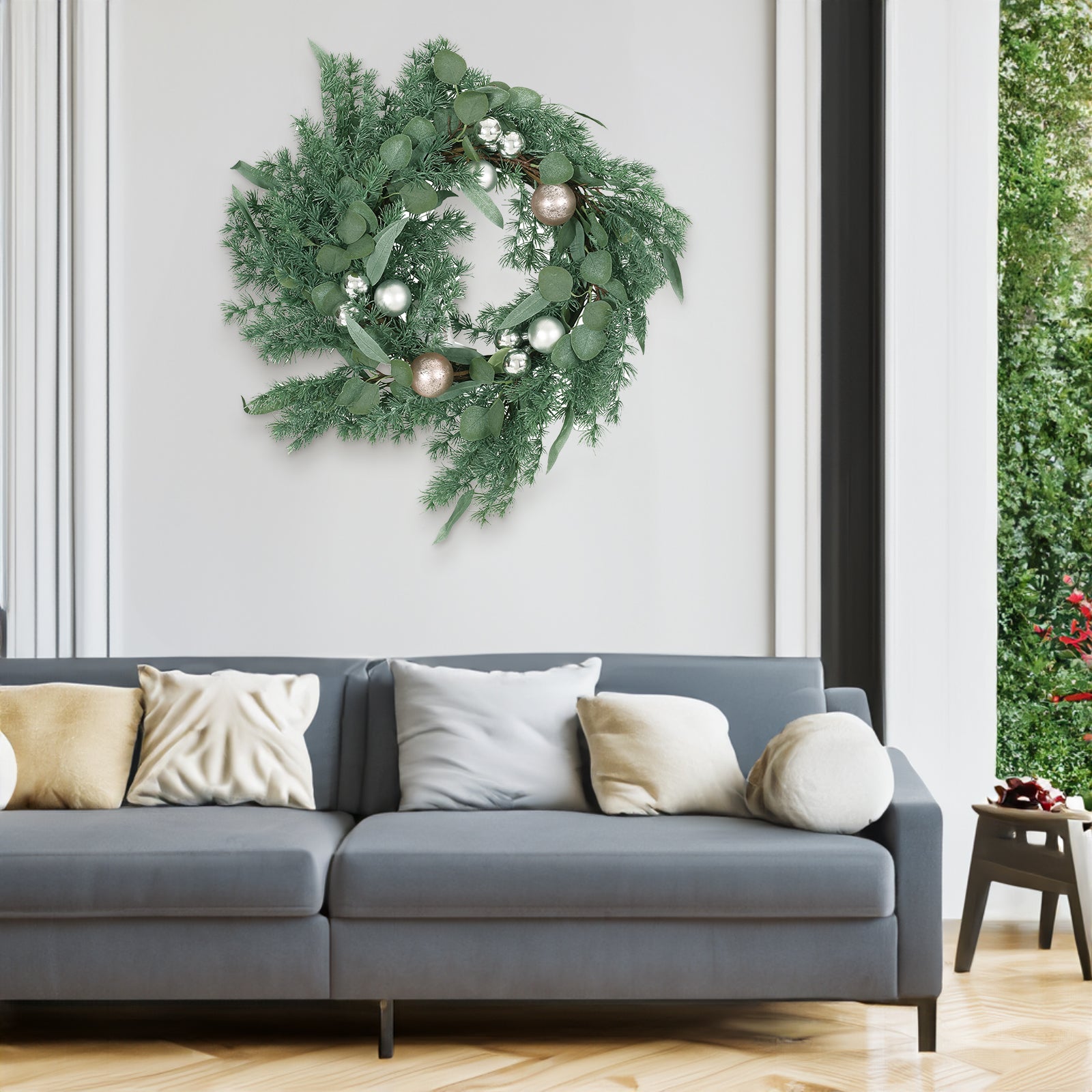 Couronne de baies, d'eucalyptus et de pommes de pin de 55 cm