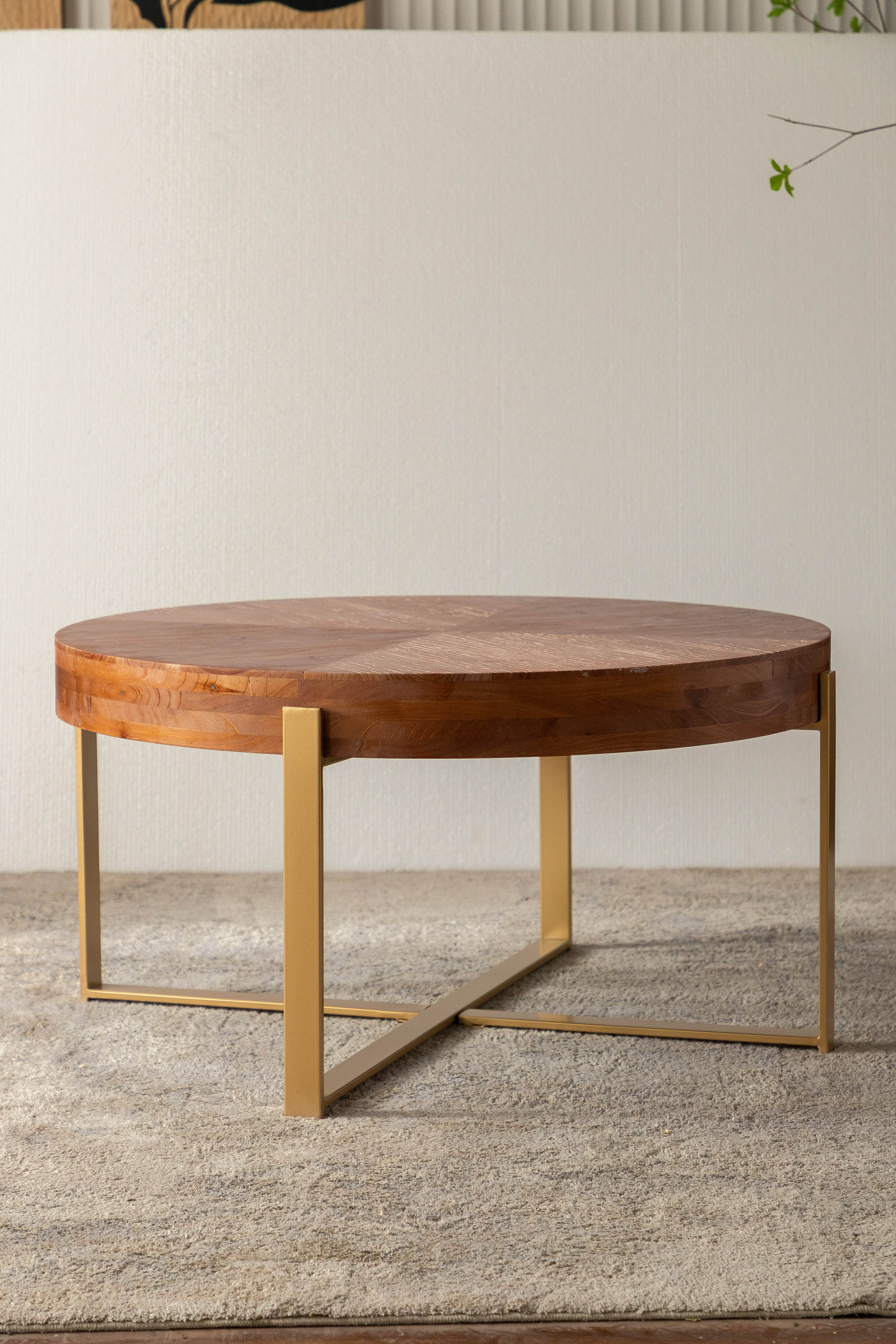 Table basse ronde moderne rétro de 33,86 pouces, plateau en bois de sapin avec pieds croisés dorés (même référence : W757126236)
