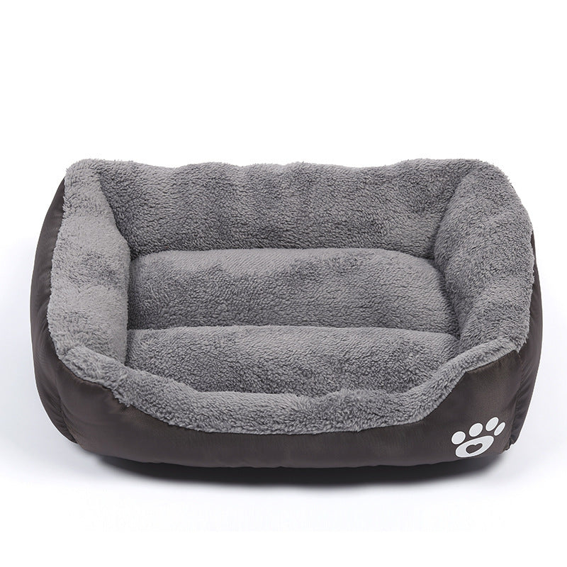 Panier polaire neuf, doux et confortable. Dessous imperméable. Convient aux petits, moyens et grands animaux. Garde les animaux au chaud.