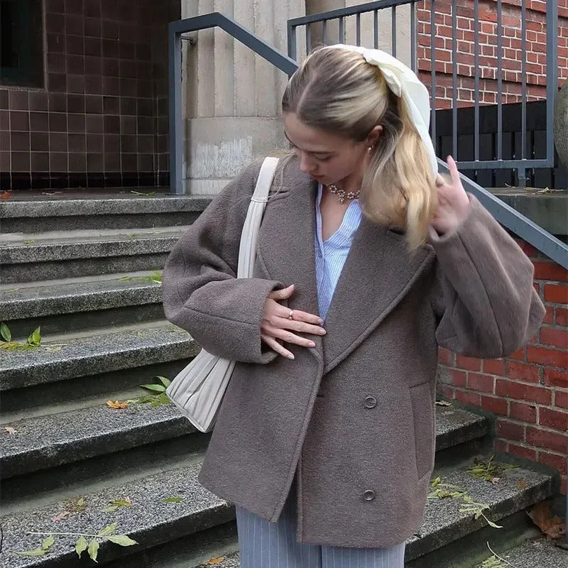 Veste courte à manches longues et col en laine croisé