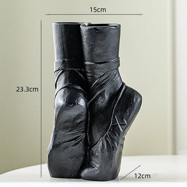 Vase en céramique, chaussures de ballet, danseuse, portrait réaliste, sculpture, vase à fleurs, arrangement floral, artisanat, décoration de la maison, accessoires