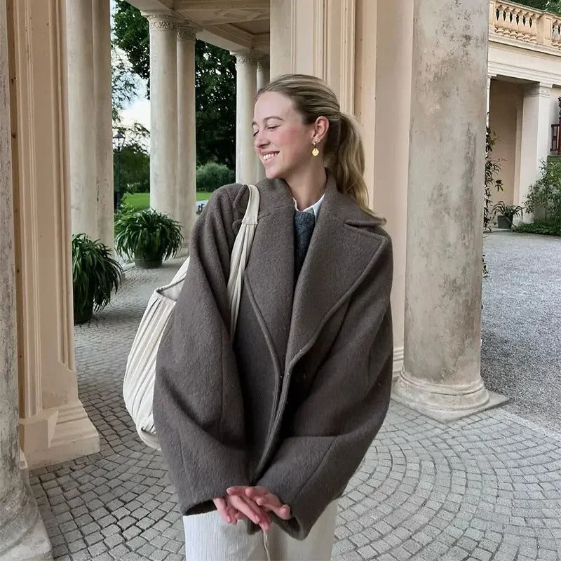 Veste courte à manches longues et col en laine croisé