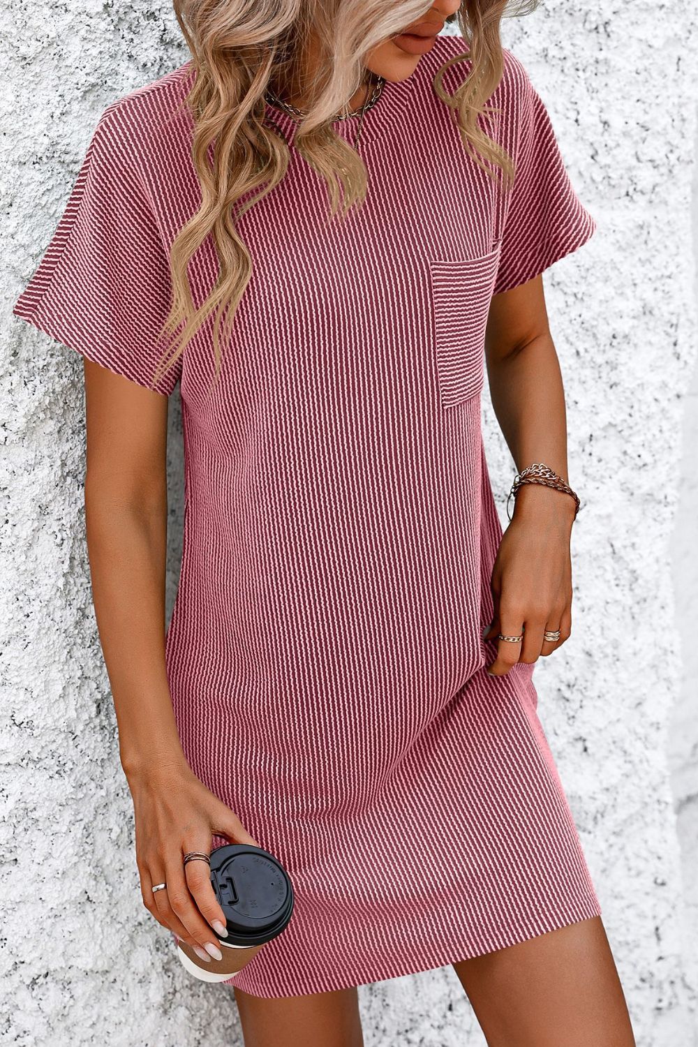Robe mini-t-shirt à manches courtes et rayures côtelées
