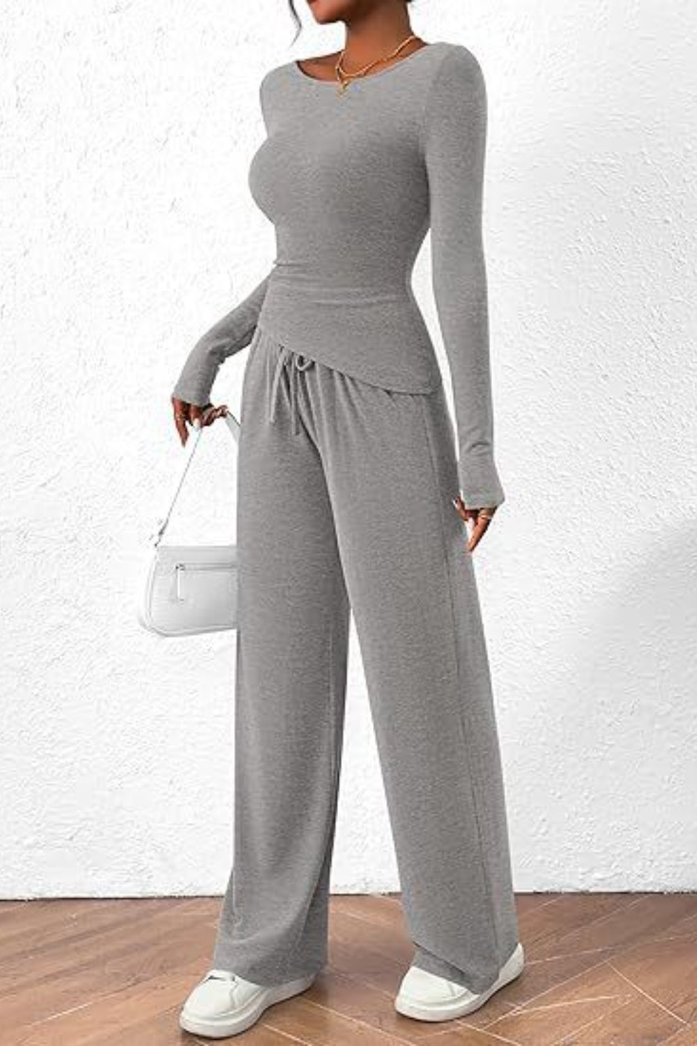 Ensemble haut à manches longues et pantalon à col rond