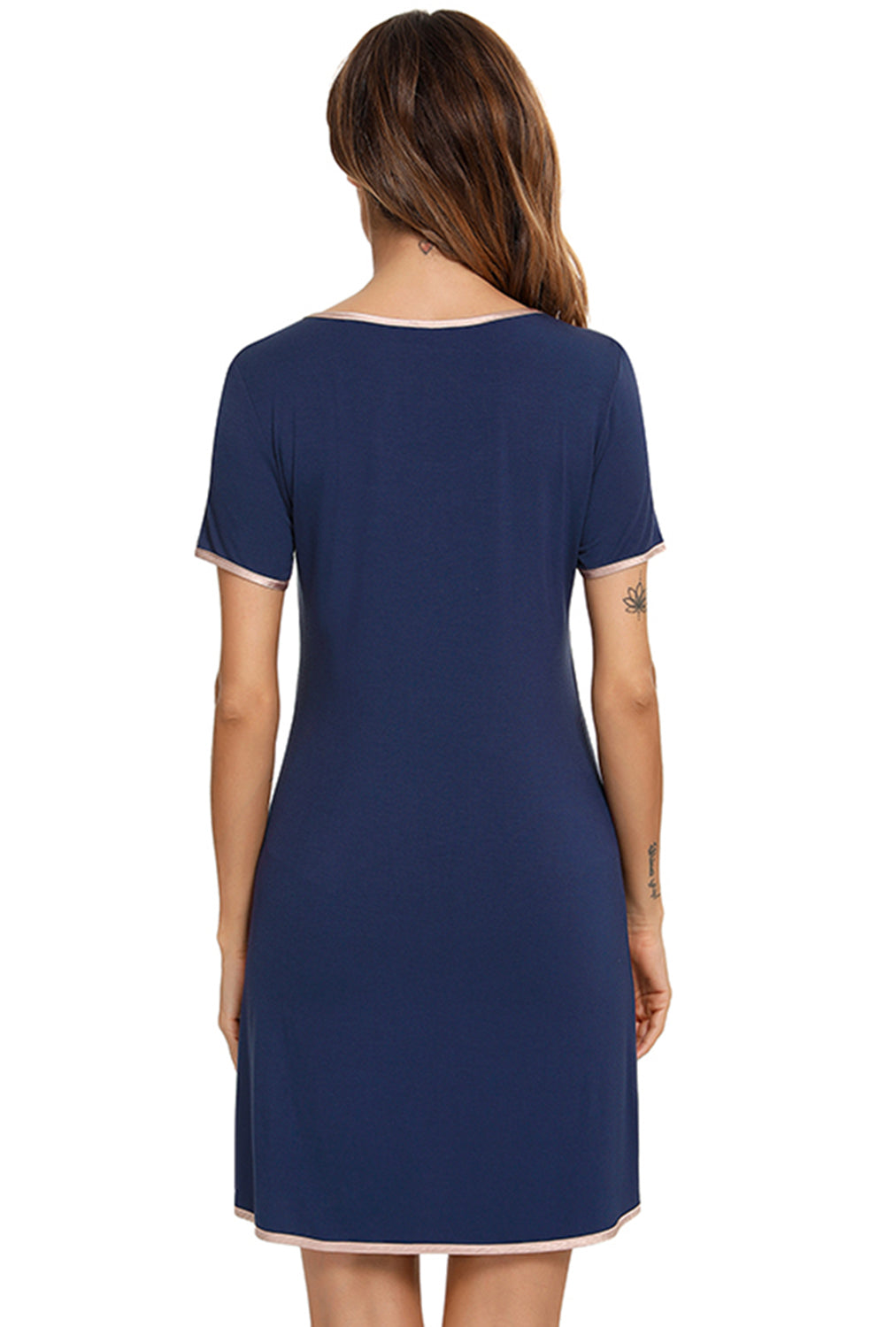 Robe longue à col rond et poches contrastées