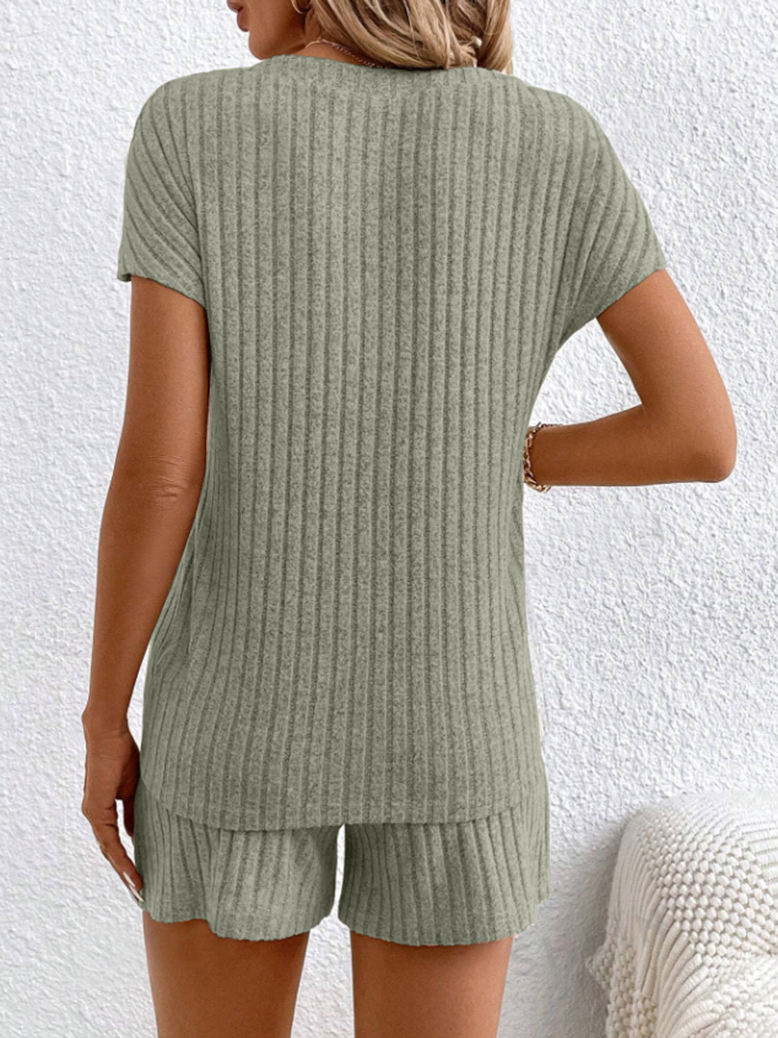 Ensemble haut et short côtelé à col en V