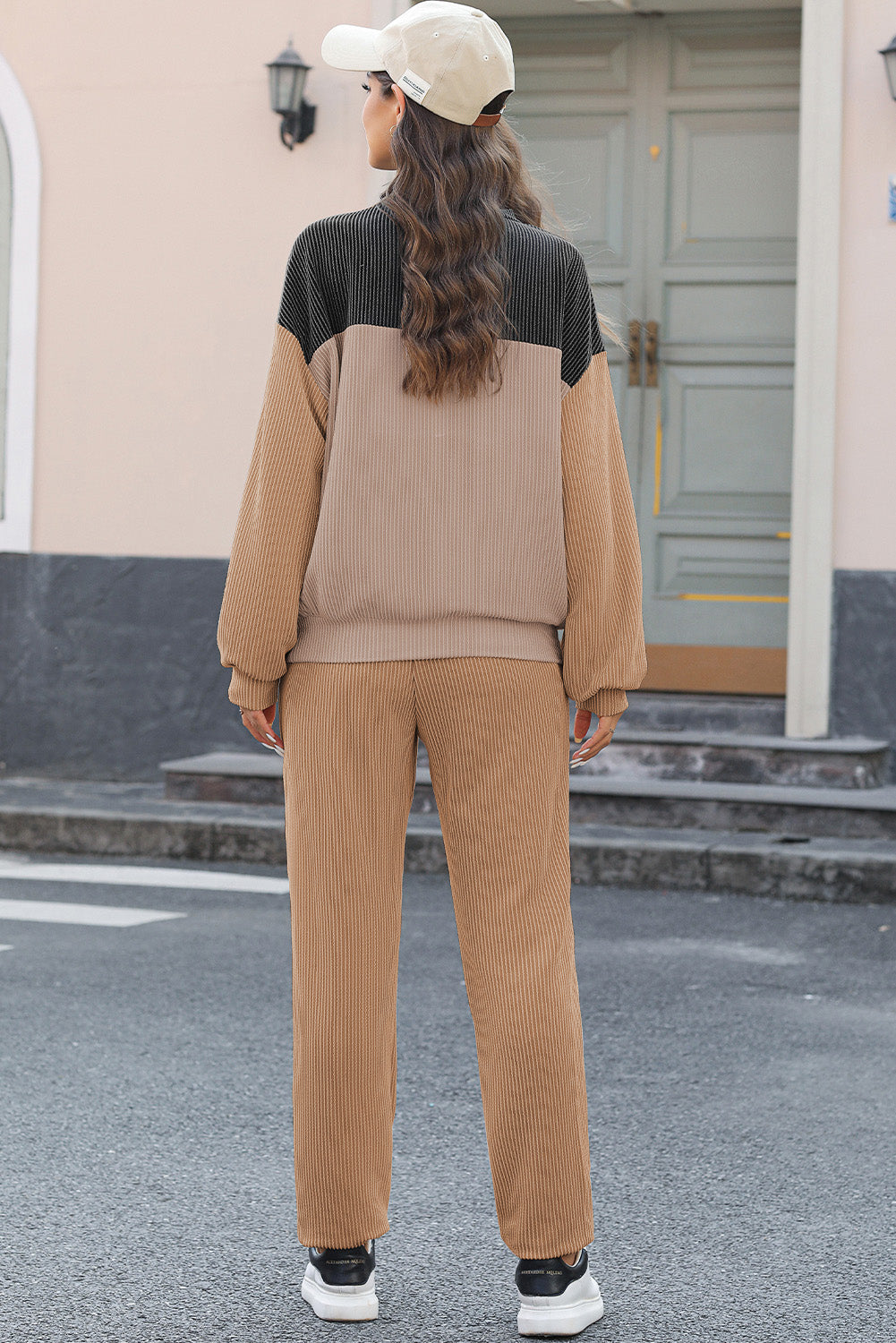 Ensemble haut et pantalon à épaules tombantes et blocs de couleurs