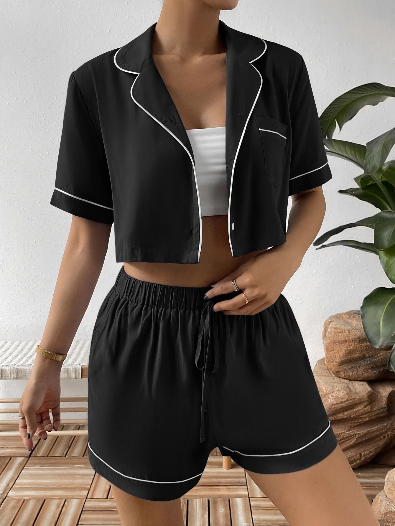 Ensemble de détente Ivy Lane avec chemise courte et short à col à revers contrasté