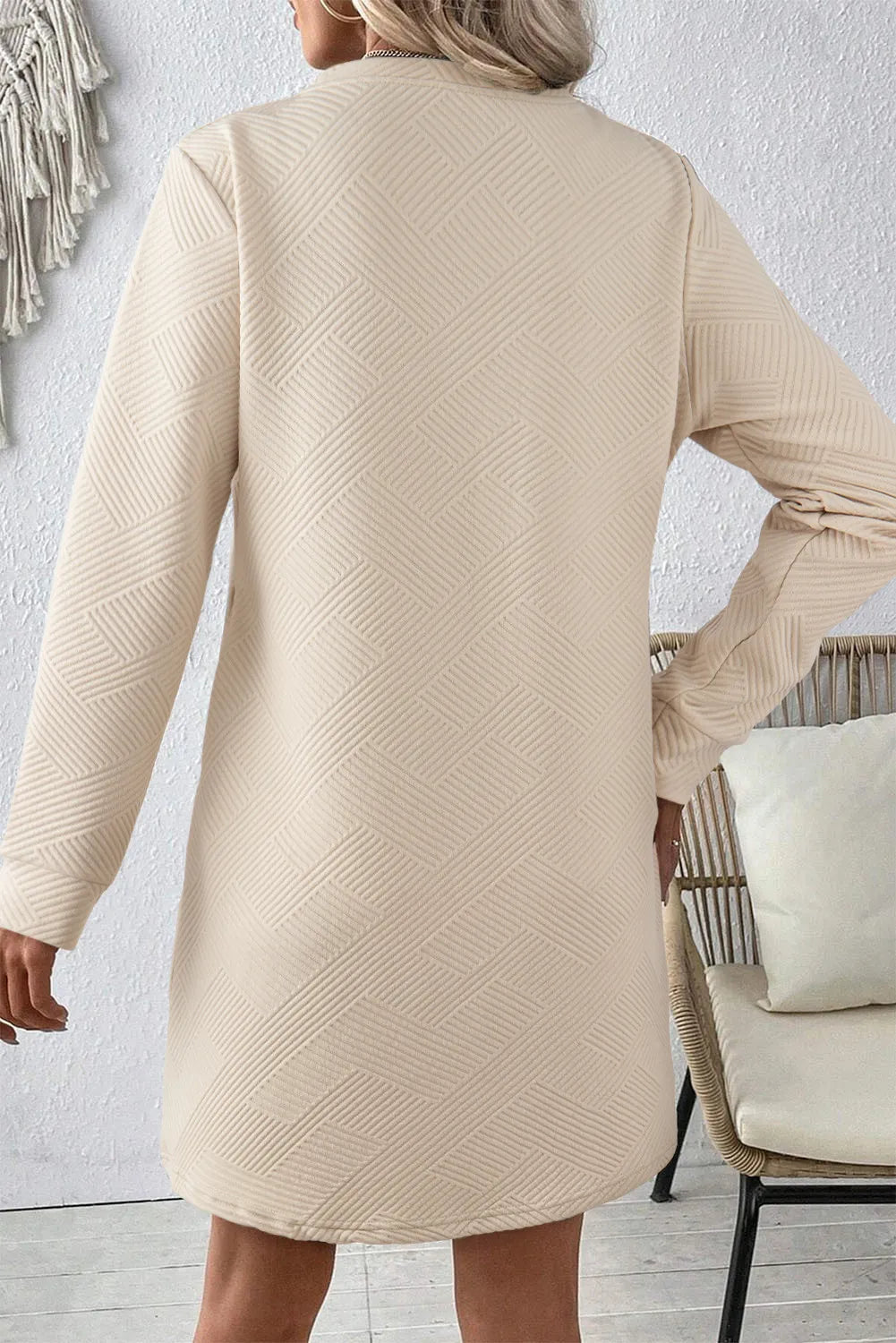 Mini-robe texturée à col rond et manches longues