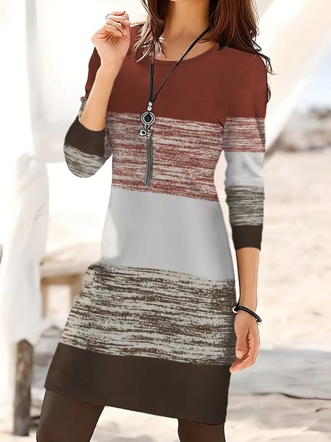 Robe à manches longues et col rond à blocs de couleurs