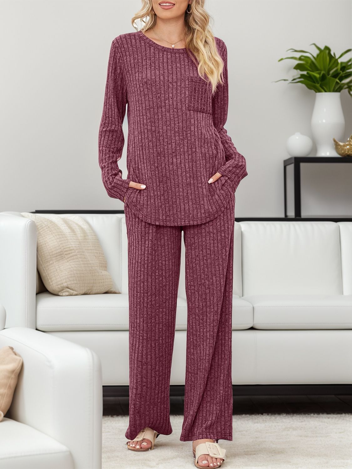 Ensemble haut à manches longues et pantalon à col rond