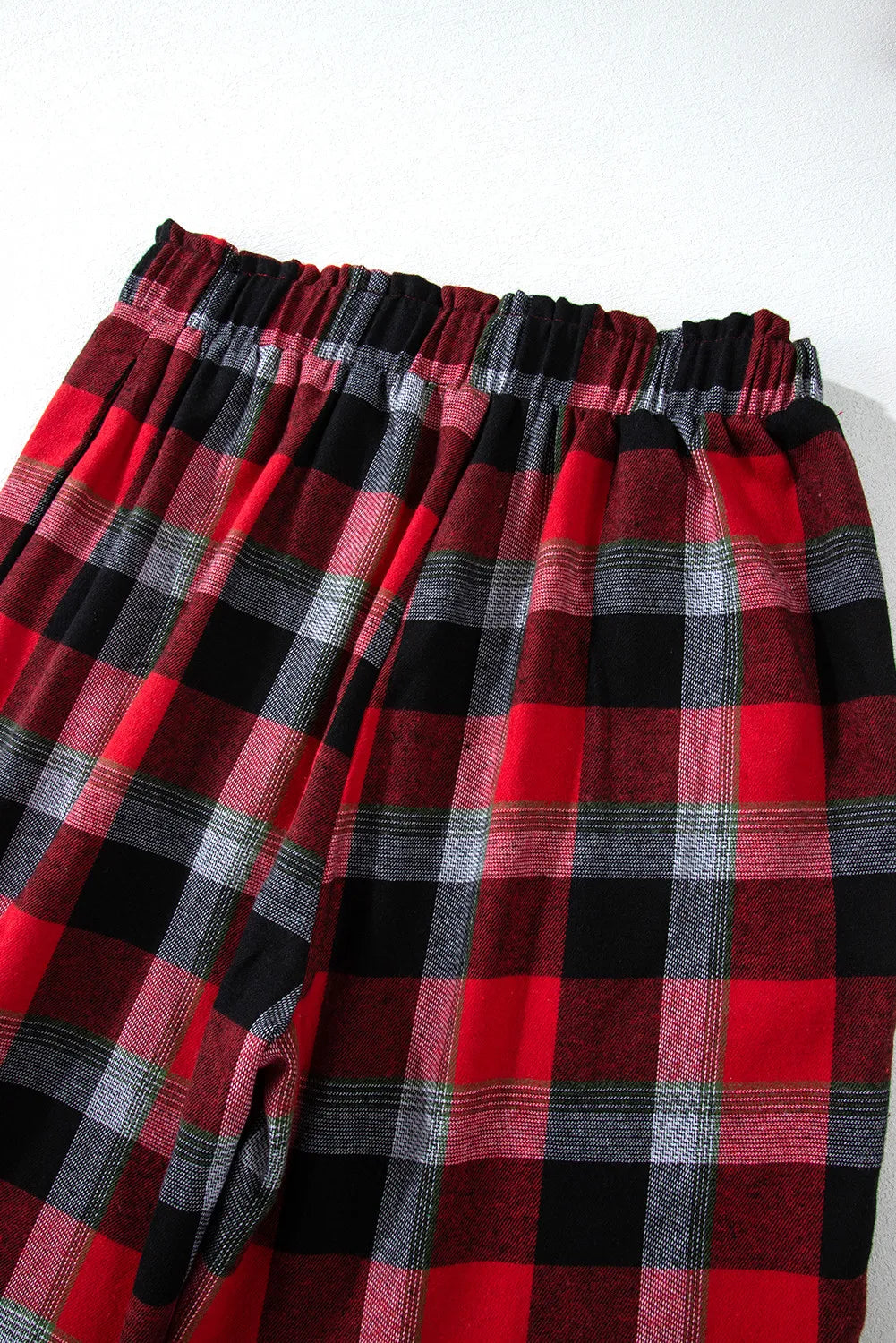 Ensemble de détente haut à manches longues et pantalon à carreaux