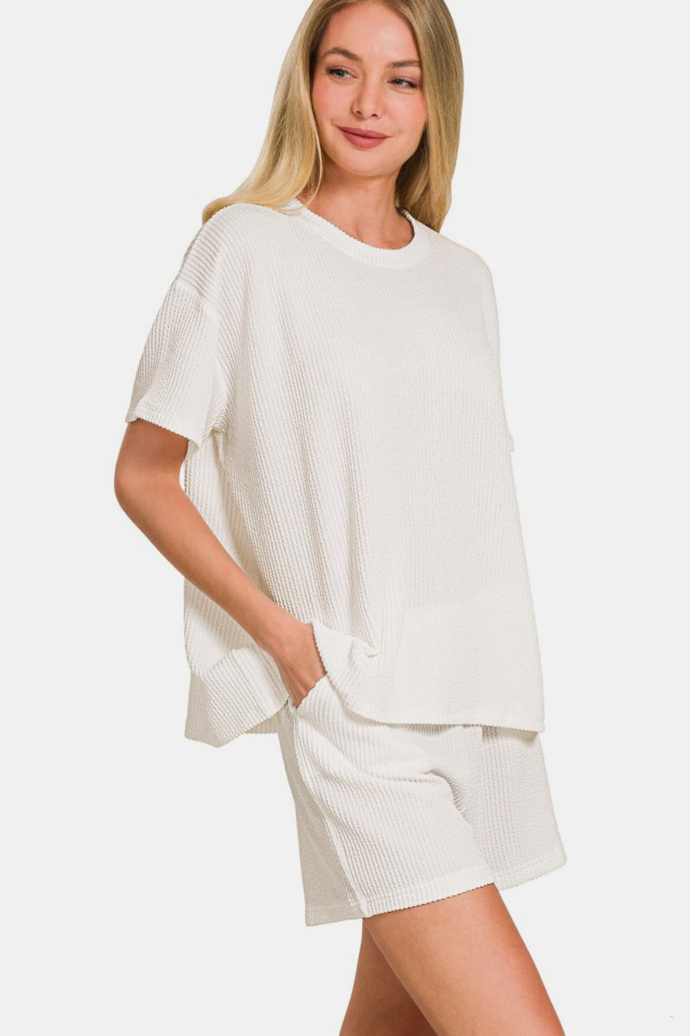 Ensemble t-shirt à manches courtes et short côtelé Zenana