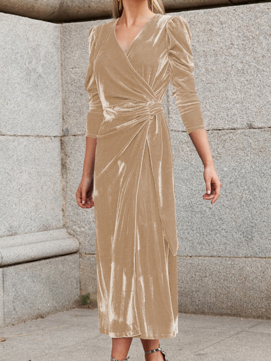 Robe mi-longue à manches bouffantes et surplis