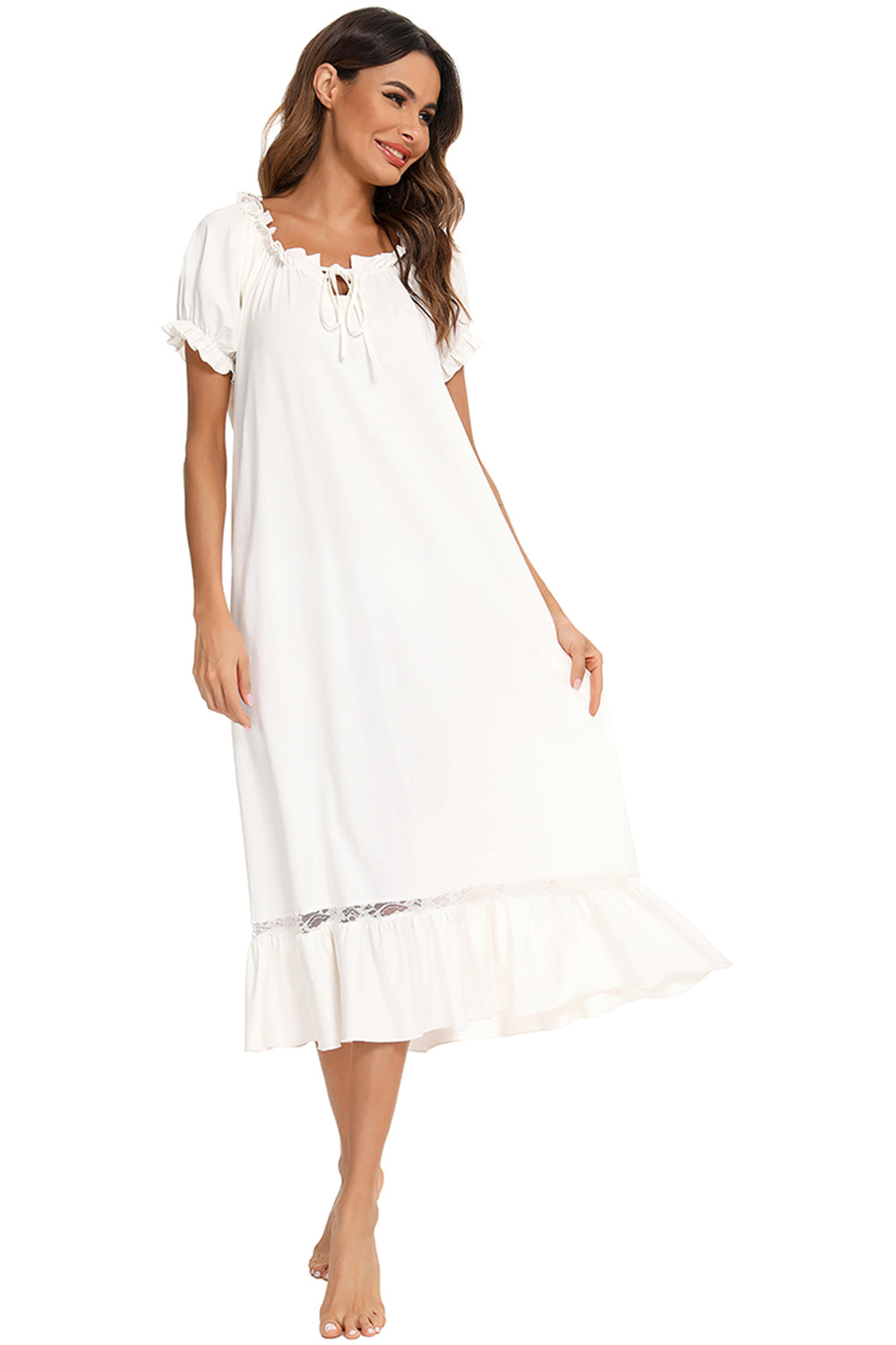 Robe de détente à manches courtes et détails en dentelle