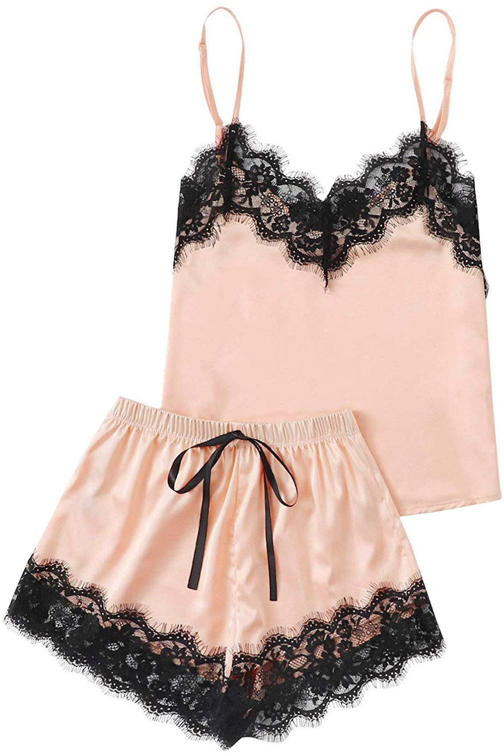 Ensemble de détente avec haut à bretelles spaghetti et short en dentelle
