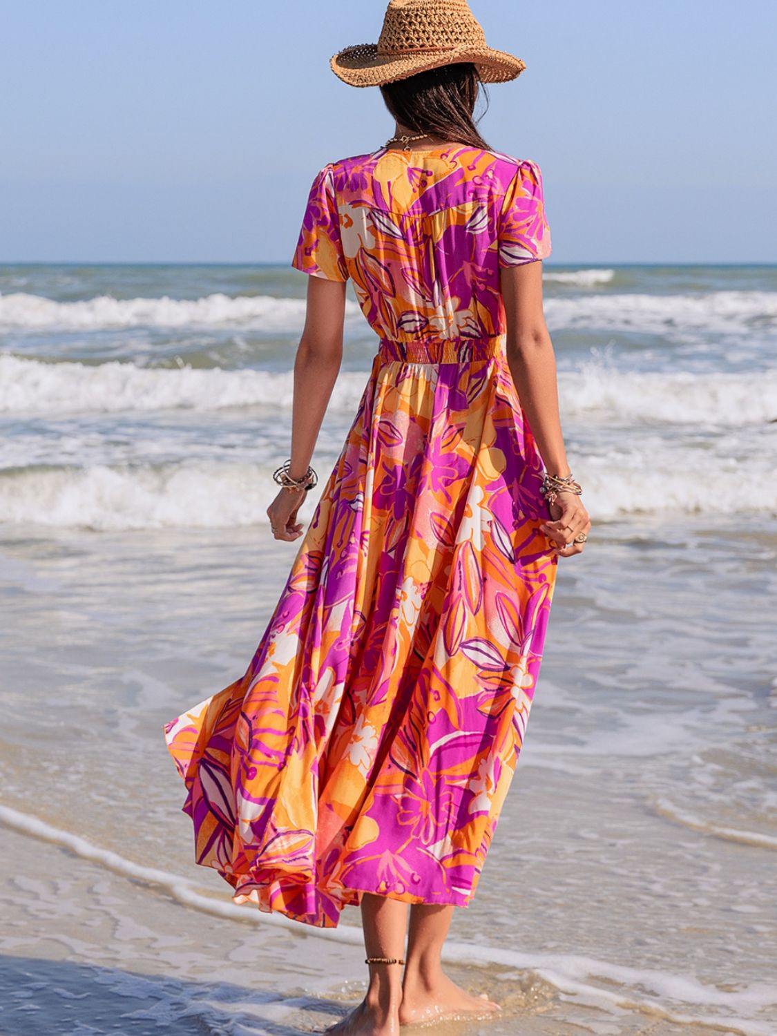 Robe midi imprimée à col en V et manches courtes