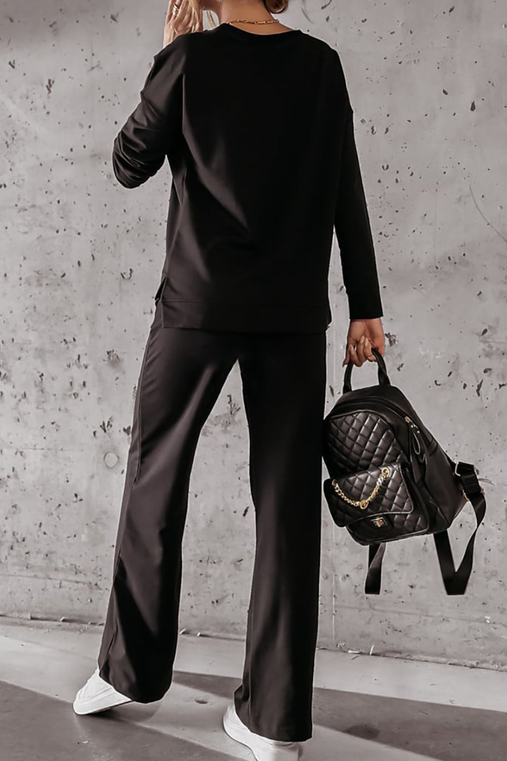 Ensemble haut à manches longues et col rond et pantalon à poches