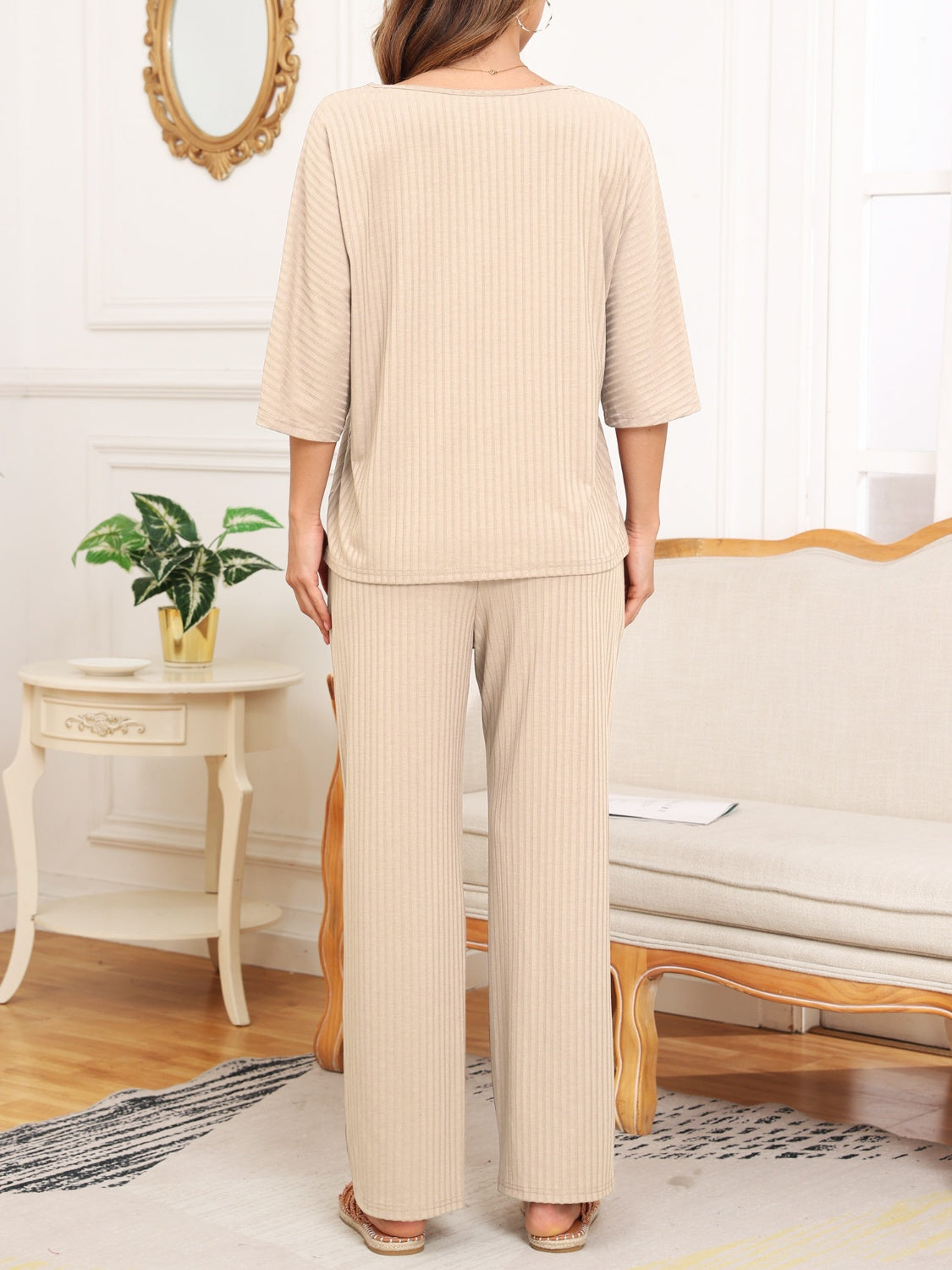 Ensemble haut à manches courtes côtelé et pantalon à poches
