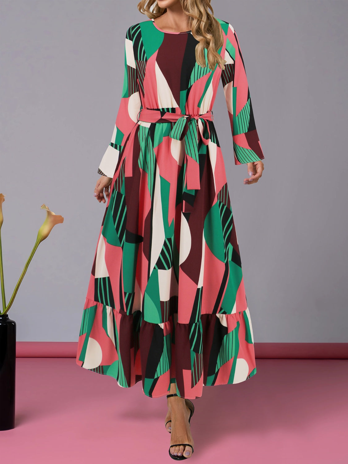 Robe imprimée à manches longues et ourlet à volants