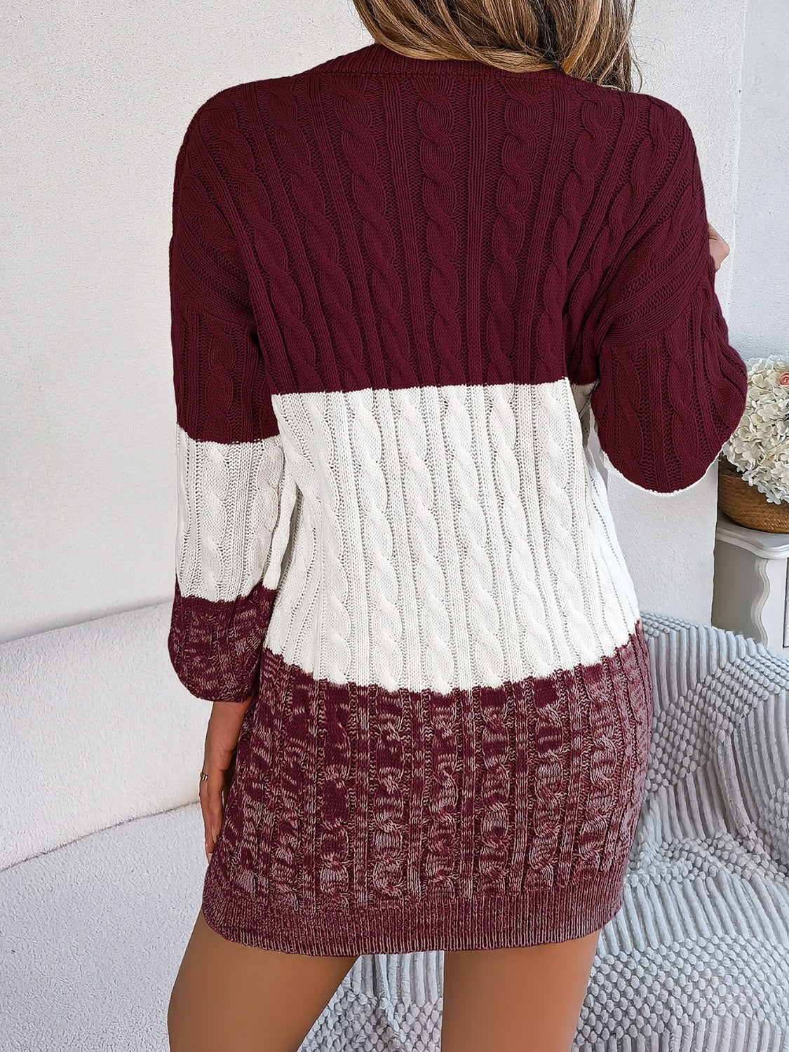 Robe pull à col rond en maille torsadée et blocs de couleurs