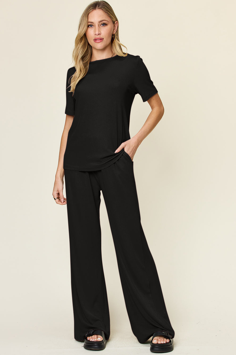Ensemble t-shirt à manches courtes et col rond Double Take, taille complète, et pantalon large