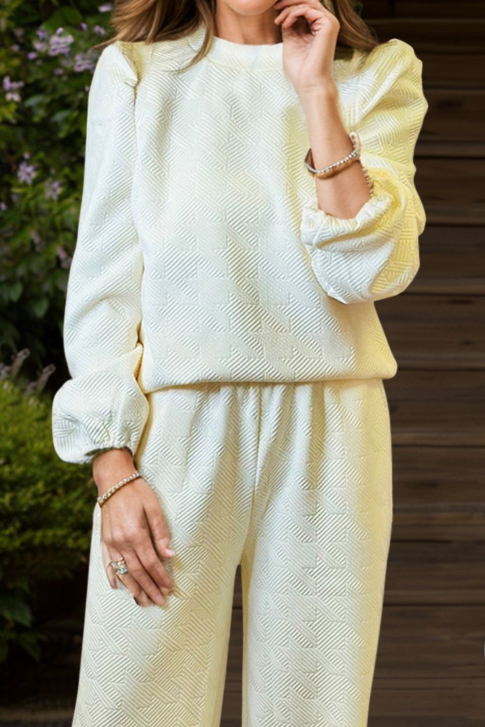 Ensemble haut à manches longues et pantalon à col rond