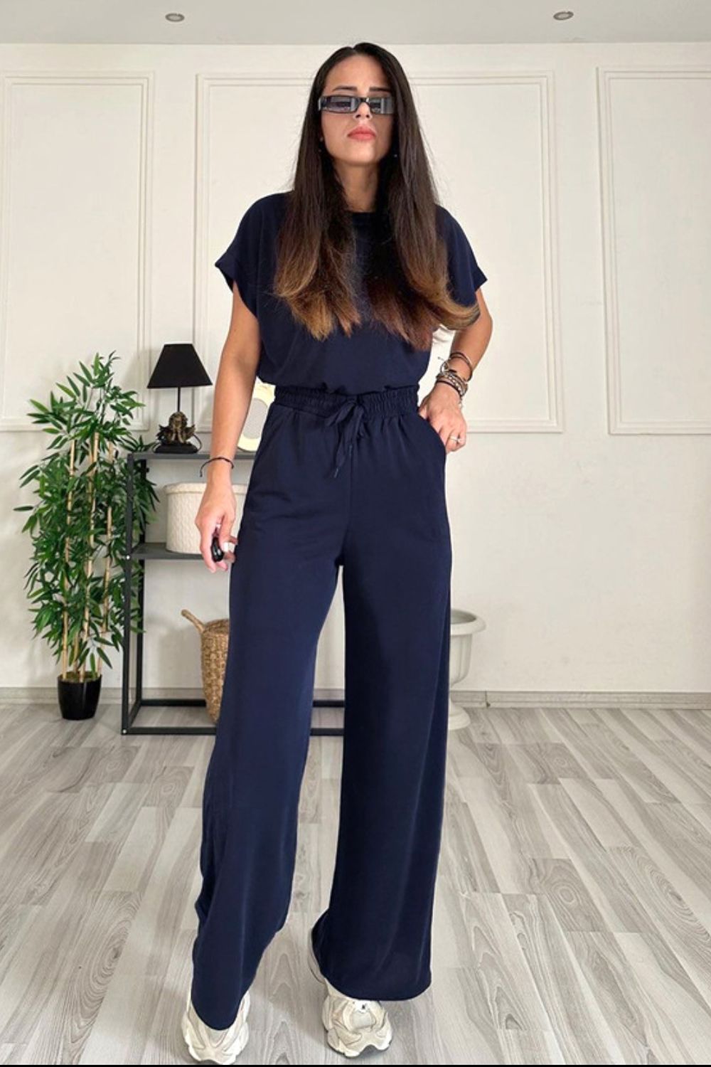Ensemble haut à manches courtes et col rond et pantalon à cordon de serrage