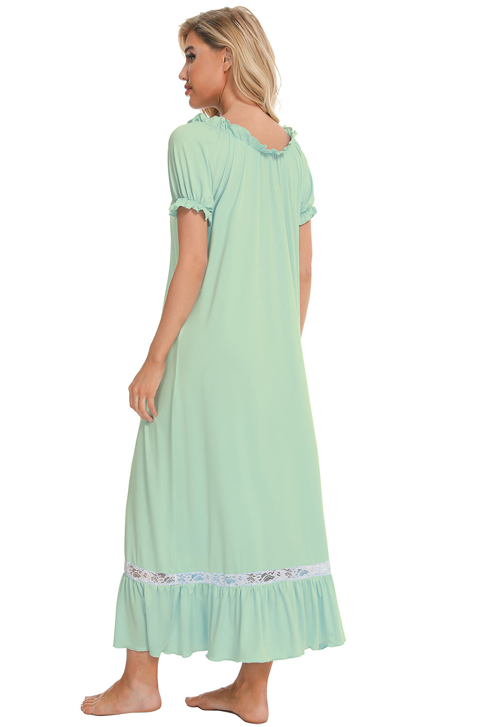 Robe de détente à manches courtes et détails en dentelle