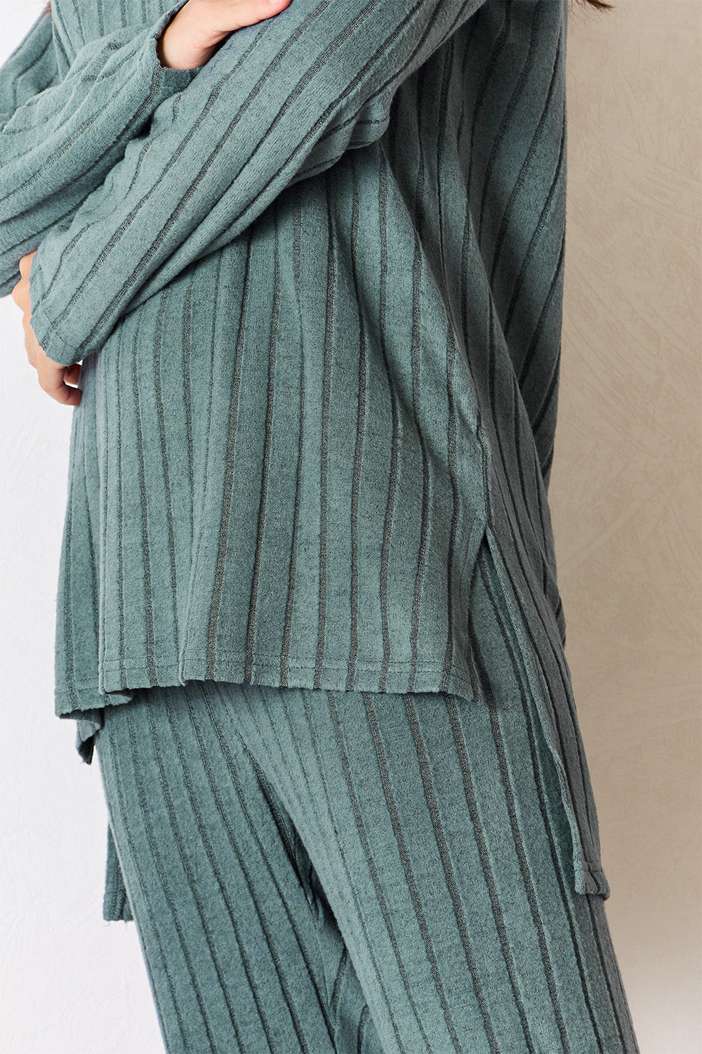 Ensemble haut et pantalon côtelés à col rond et fente haute-basse Basic Bae