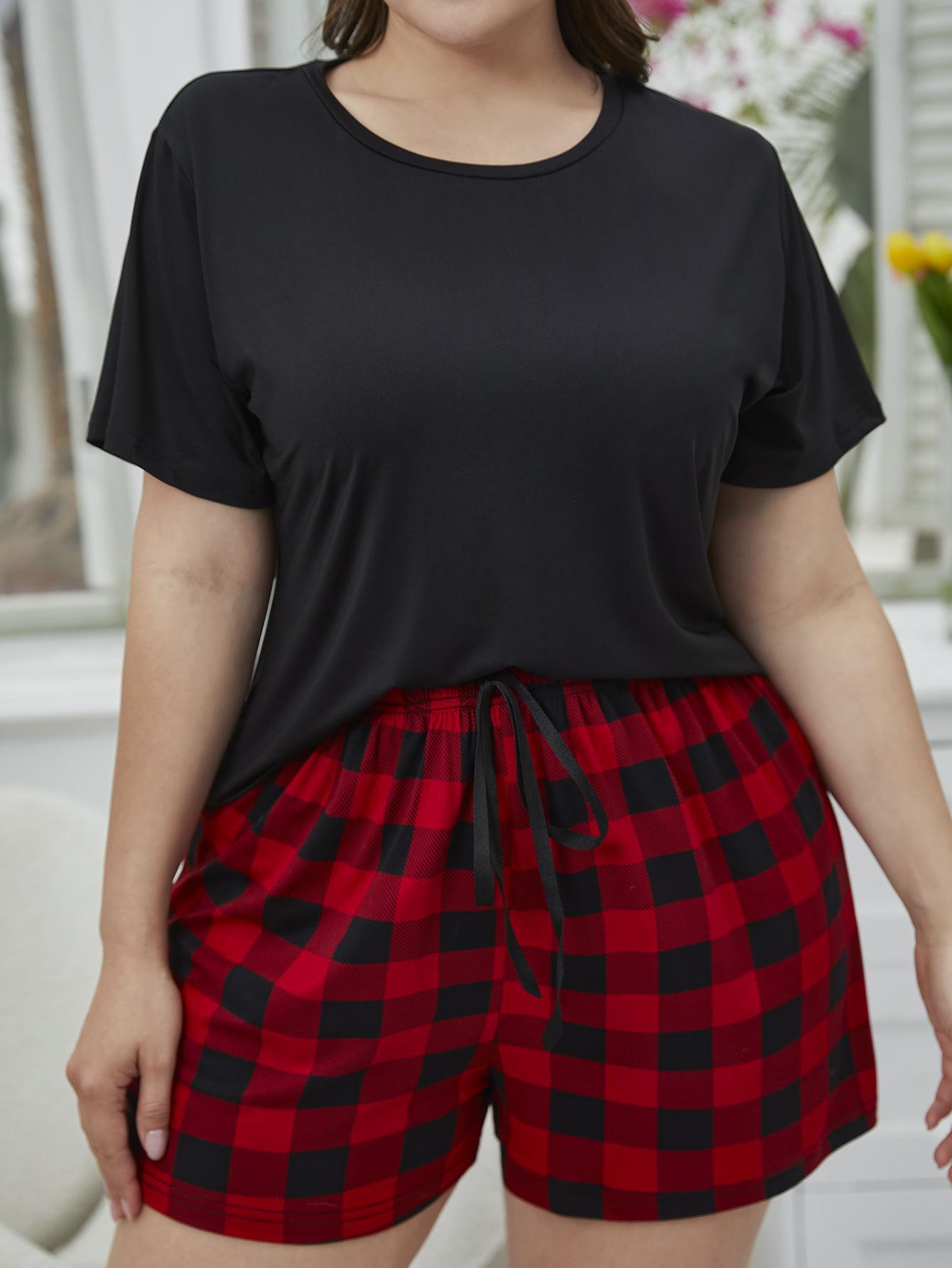 Ensemble de détente grande taille avec t-shirt col rond et short à carreaux