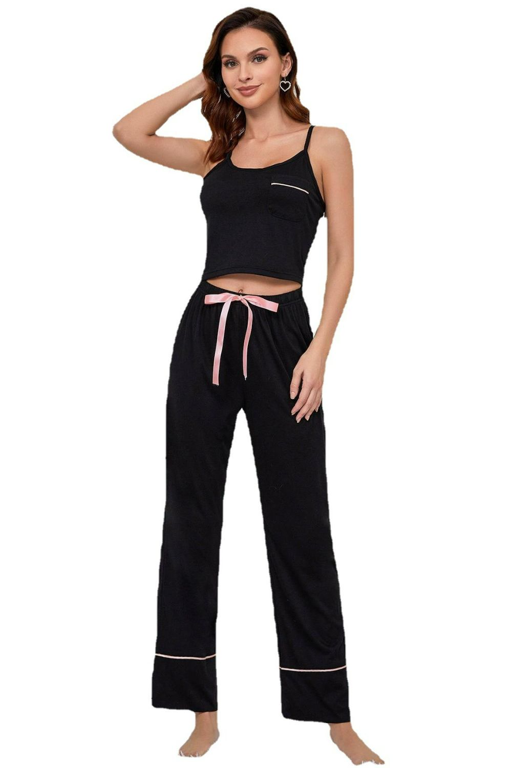 Ensemble de détente court avec caraco et pantalon à bordure contrastante