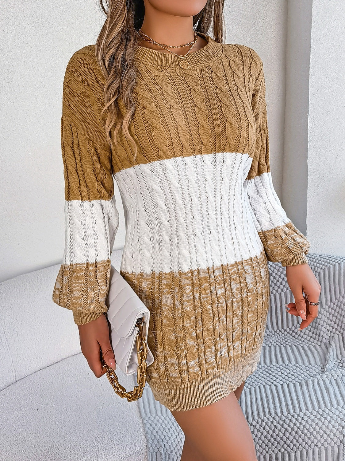 Robe pull à col rond en maille torsadée et blocs de couleurs