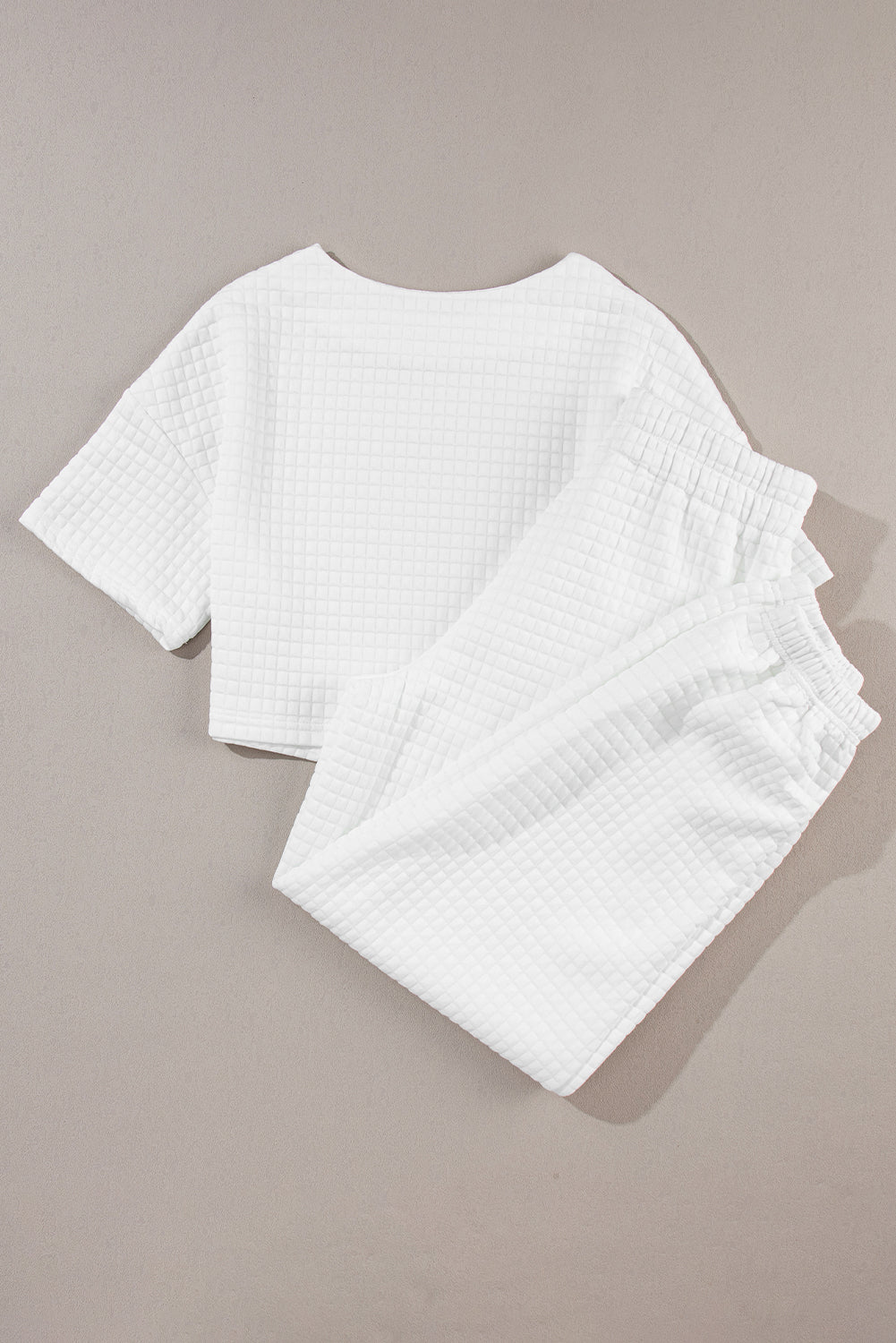 Ensemble haut à manches courtes et col rond et pantalon à taille élastique