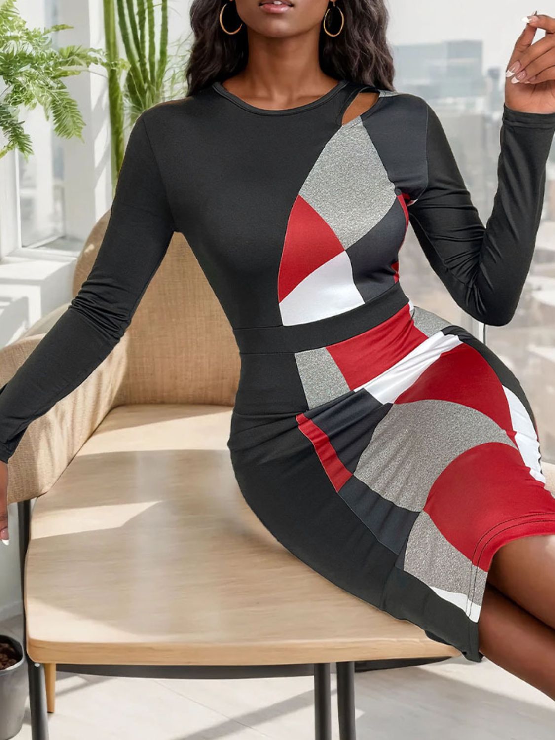 Robe à manches longues et col rond avec blocs de couleurs découpés