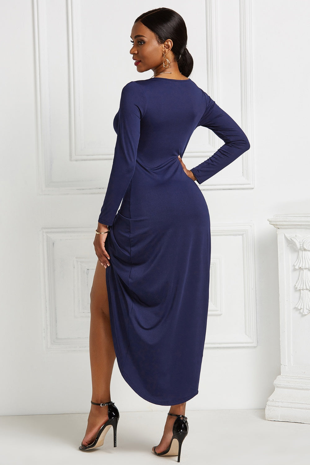 Robe à manches longues froncée et volantée