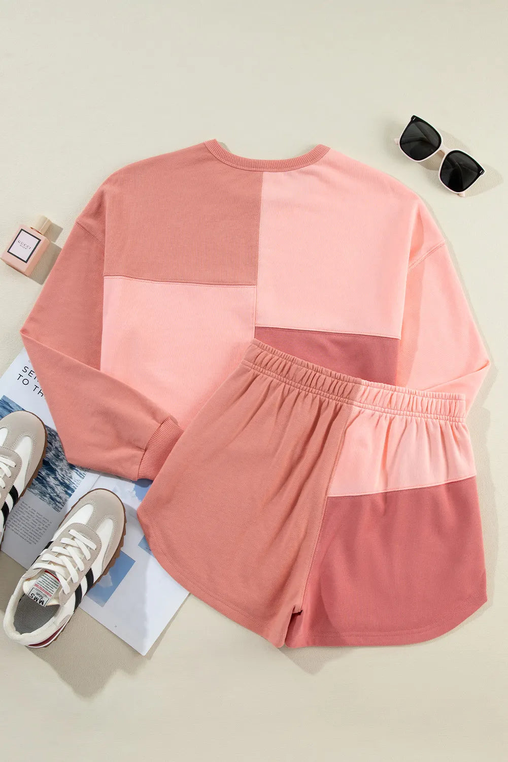 Ensemble haut et short à col rond et blocs de couleurs