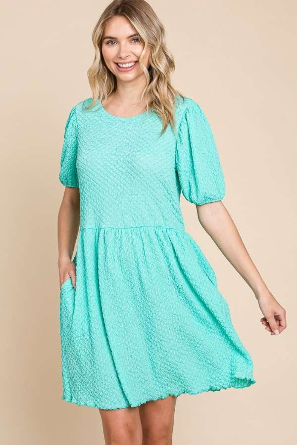 Robe texturée à col rond et manches bouffantes Culture Code