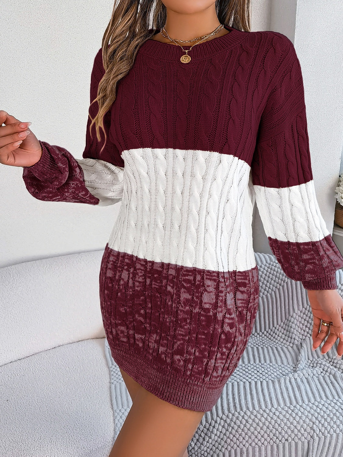Robe pull à col rond en maille torsadée et blocs de couleurs