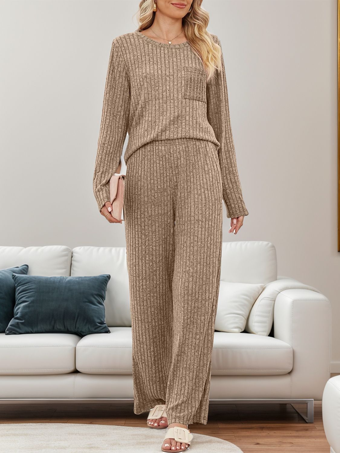 Ensemble haut à manches longues et pantalon à col rond